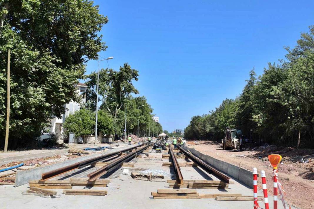 Raylar döşendi, elektrikler verildi: İşte yeni tramvay hattı! 25